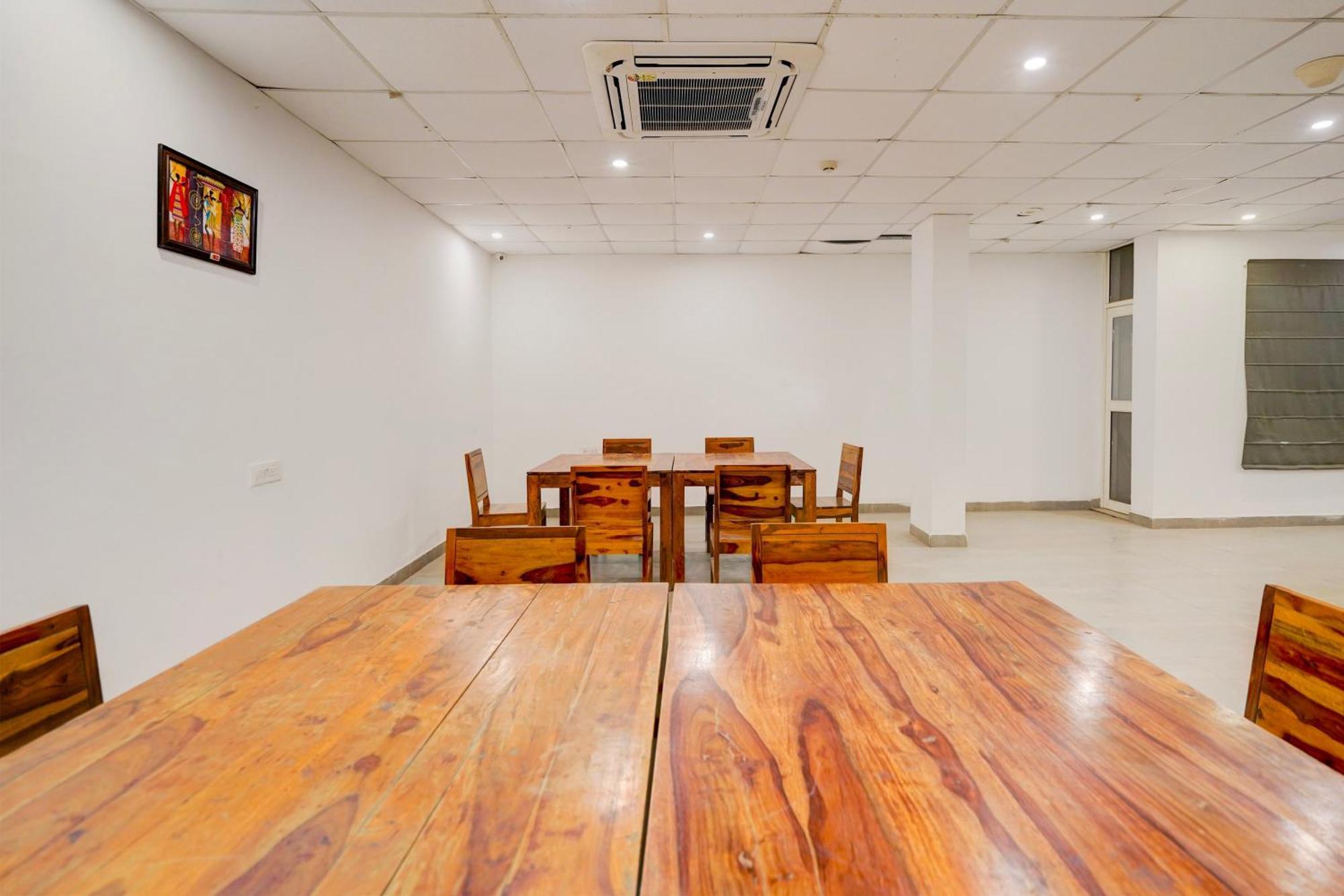 Townhouse Delight Inn Gurgaon Exterior photo