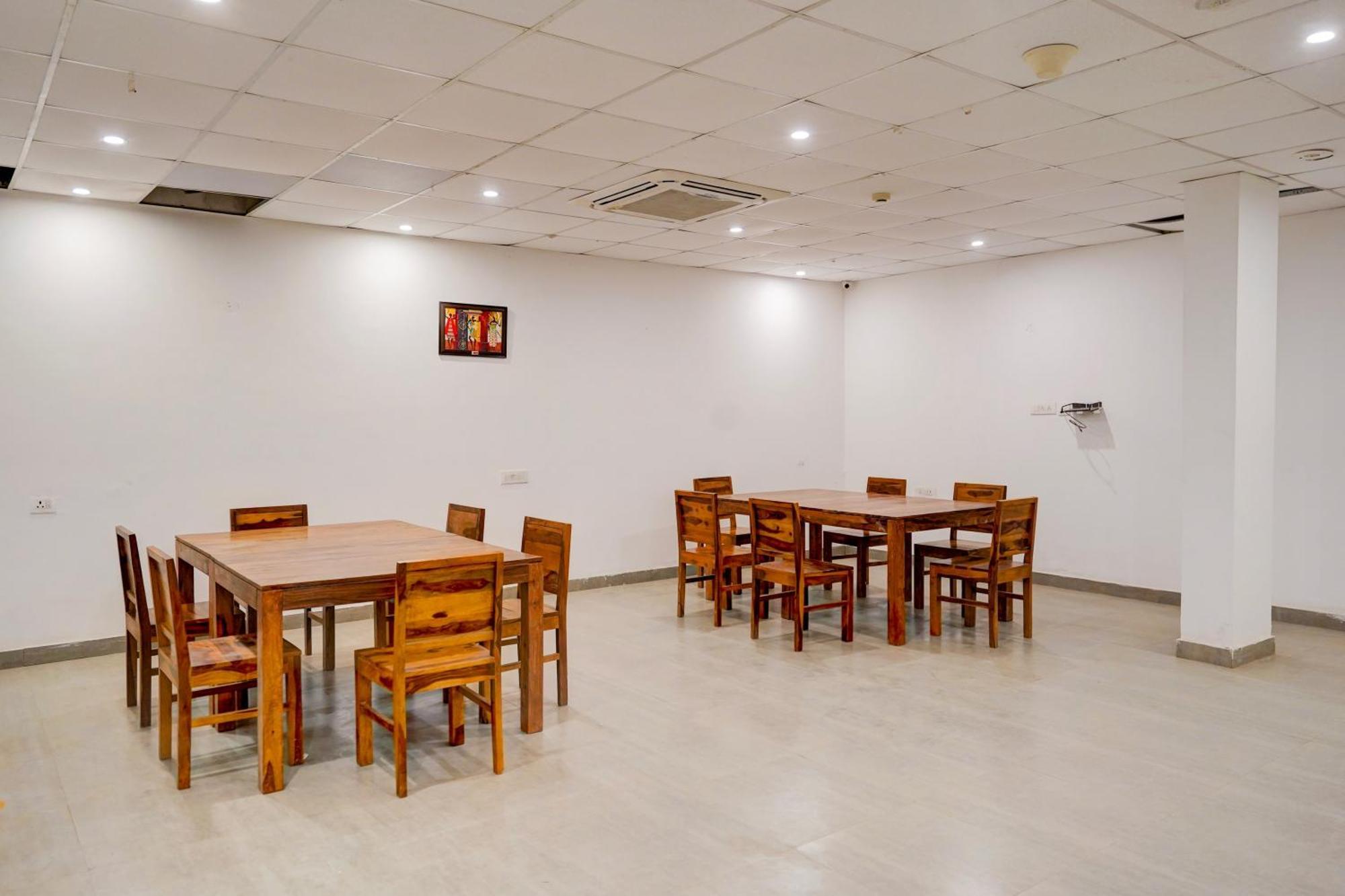 Townhouse Delight Inn Gurgaon Exterior photo