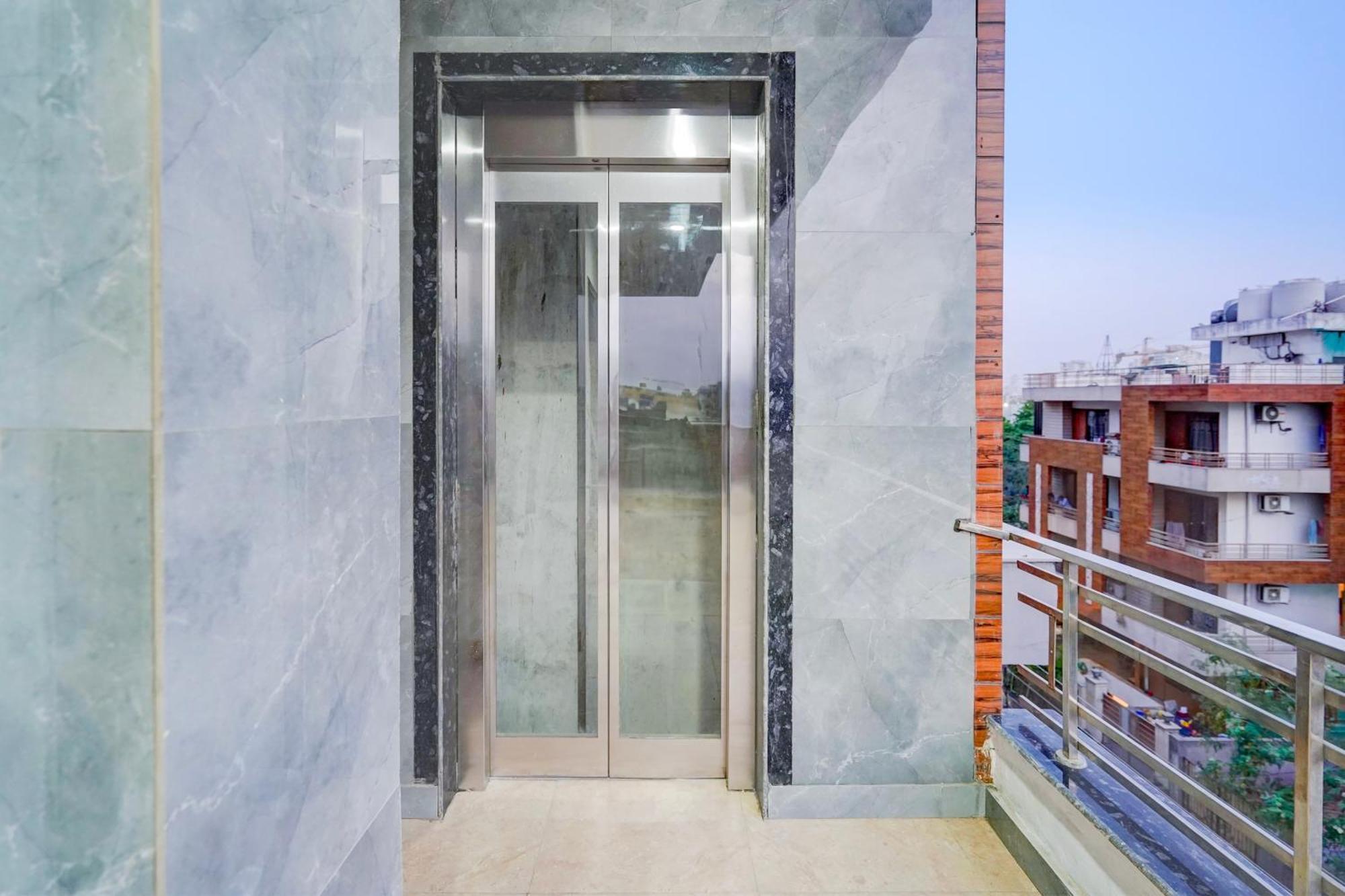 Townhouse Delight Inn Gurgaon Exterior photo