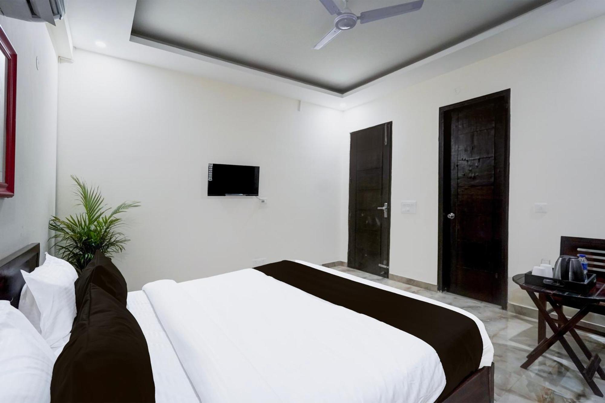 Townhouse Delight Inn Gurgaon Exterior photo